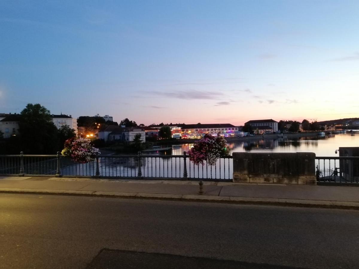 Gray Centre Ville Avec Vue Sur Saone Bagian luar foto